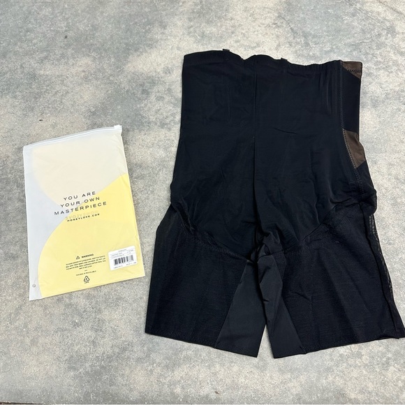 Honeylove superpower shorts compression in runway 2X - Picture 5 of 5